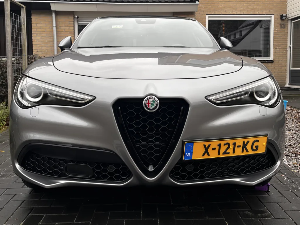 Alfa Romeo Stelvio na handwas