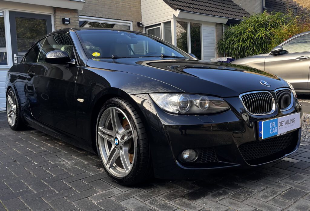 BMW 330i M3 — Showroom Exterieur