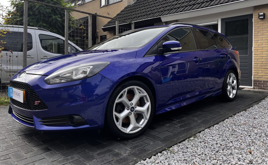 Ford Focus ST — Showroom Exterieur